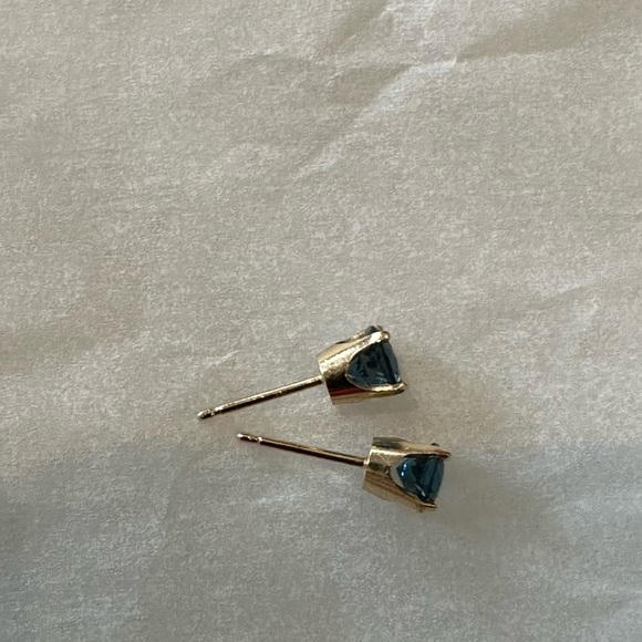 14 karat Gold Tanzanite earrings - Picture 7 of 9